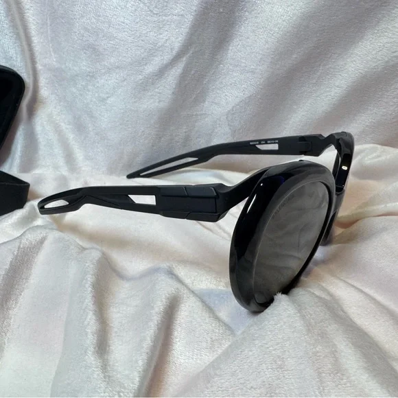 Balenciaga Authentic Oversized Black Shield Sunglasses BB-0024-S 004 NWT - Picture 3 of 14